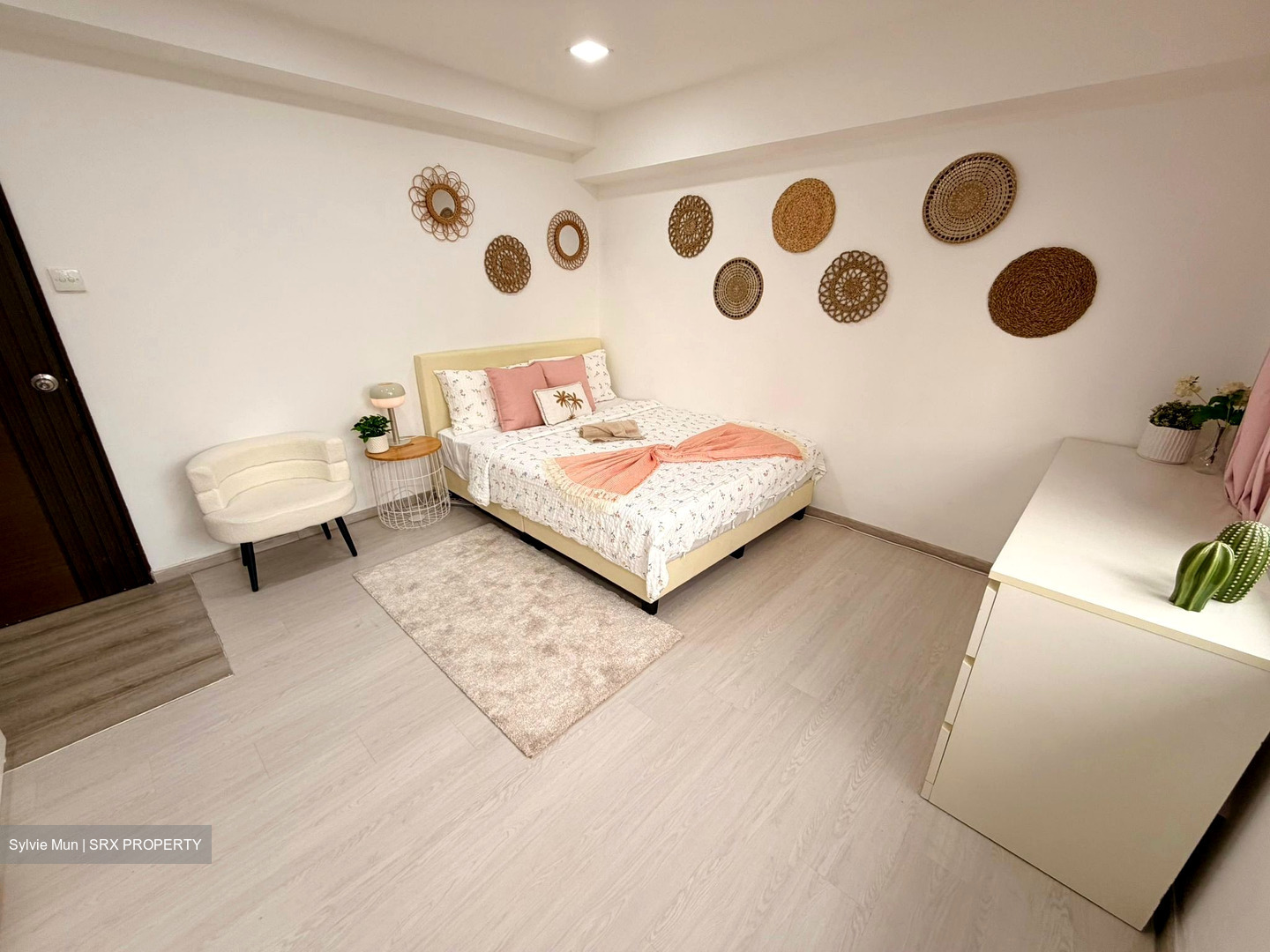 Lucky Plaza (D9), Apartment #572770081